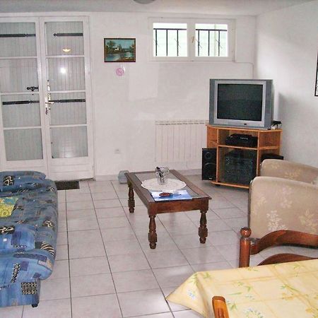 Appartement Charmant A Breuillet Avec Jardin Spacieux Екстериор снимка