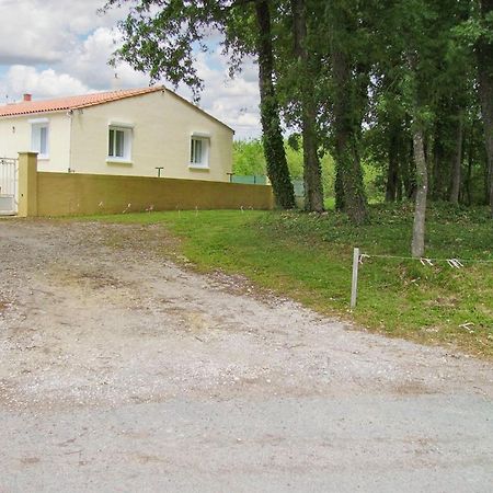 Appartement Charmant A Breuillet Avec Jardin Spacieux Екстериор снимка
