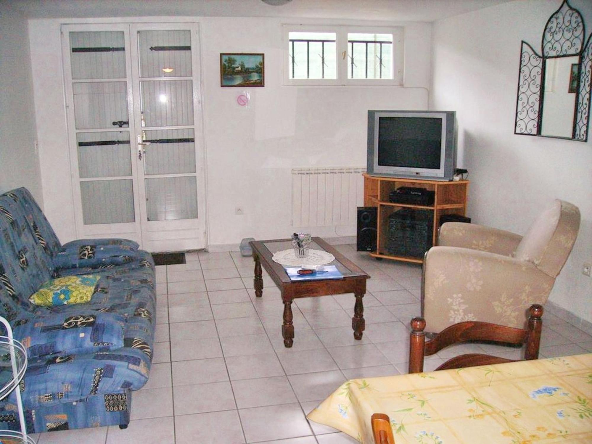 Appartement Charmant A Breuillet Avec Jardin Spacieux Екстериор снимка