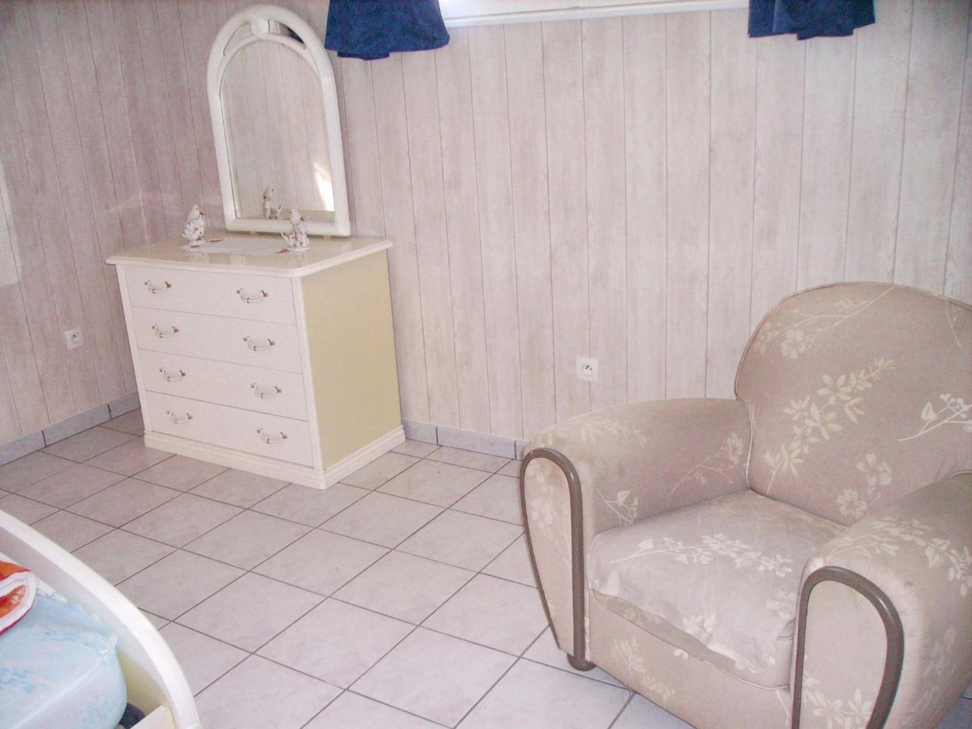 Appartement Charmant A Breuillet Avec Jardin Spacieux Екстериор снимка